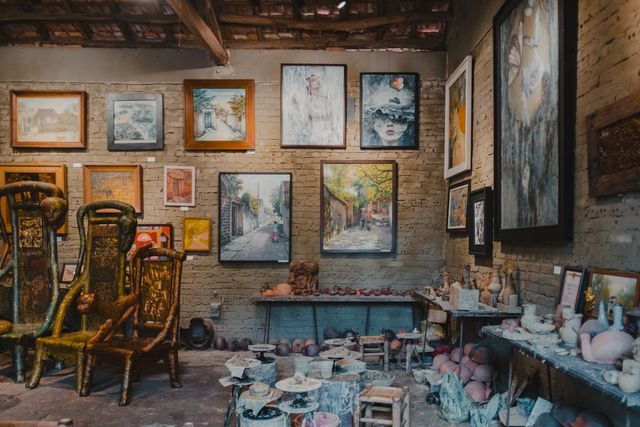 画室装饰画与工艺品陈列